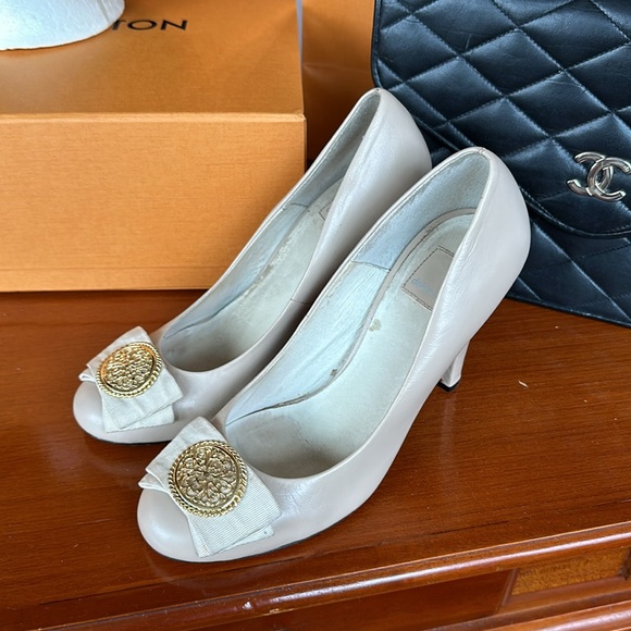 3 for $30💖 Dolce Vita Size 7.5 Leather Cream Pumps Shoes Heels Gold Buckle Bow - Picture 10 of 10